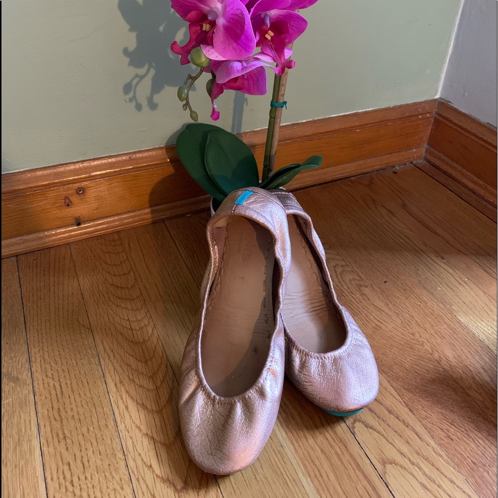 VGUC Rose Gold Glam Metallic Tieks